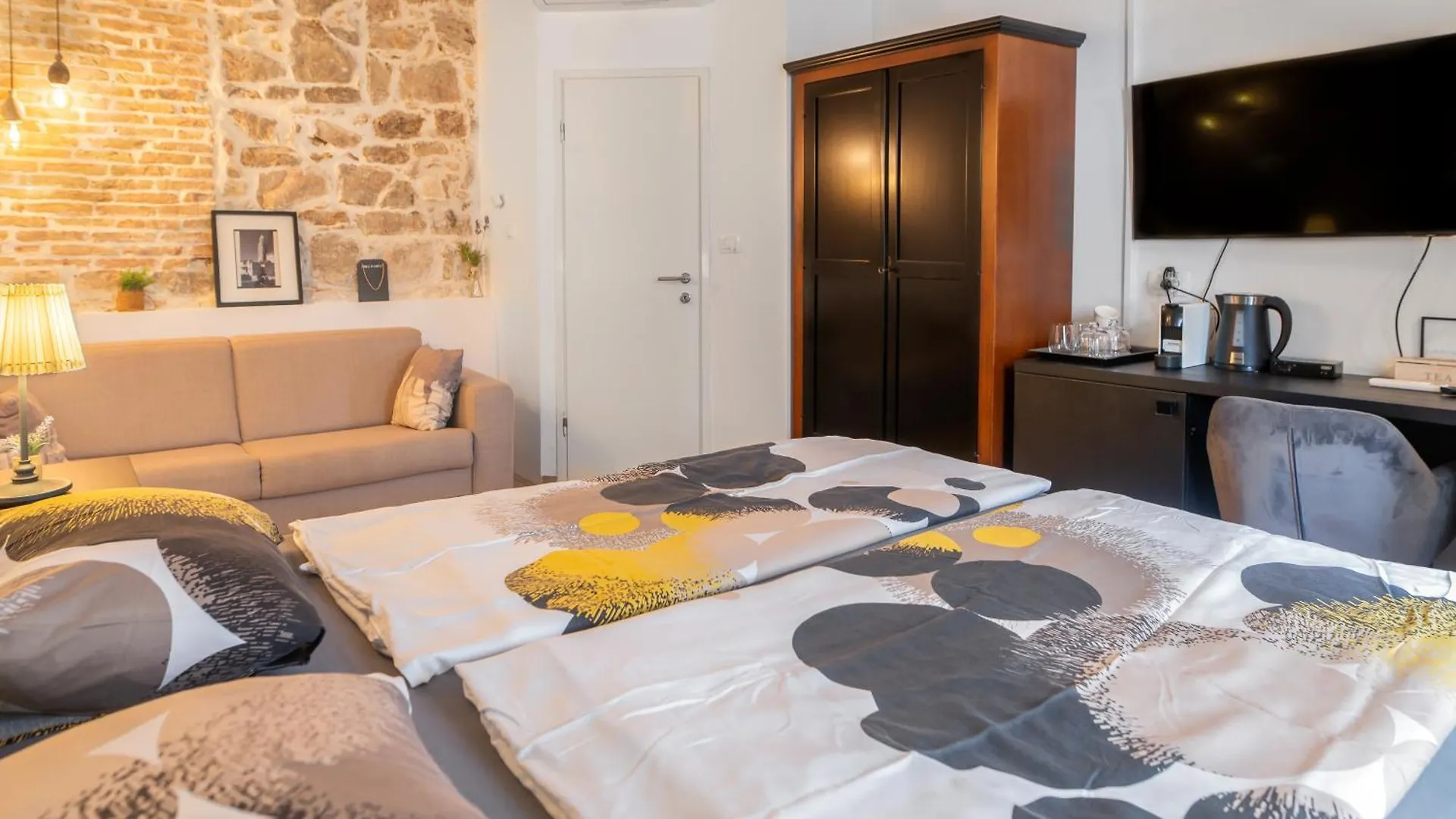 Centrum Topaz Apartmani Split 0*,  Croatia