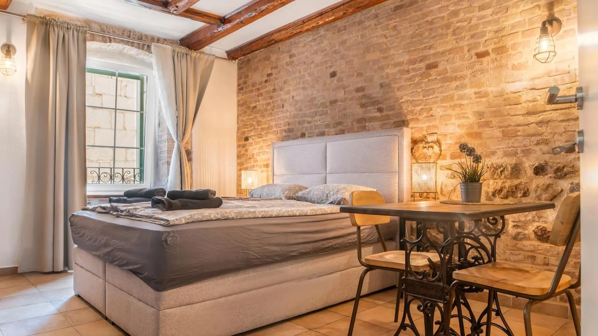 Centrum Topaz Apartmani Split Croatia